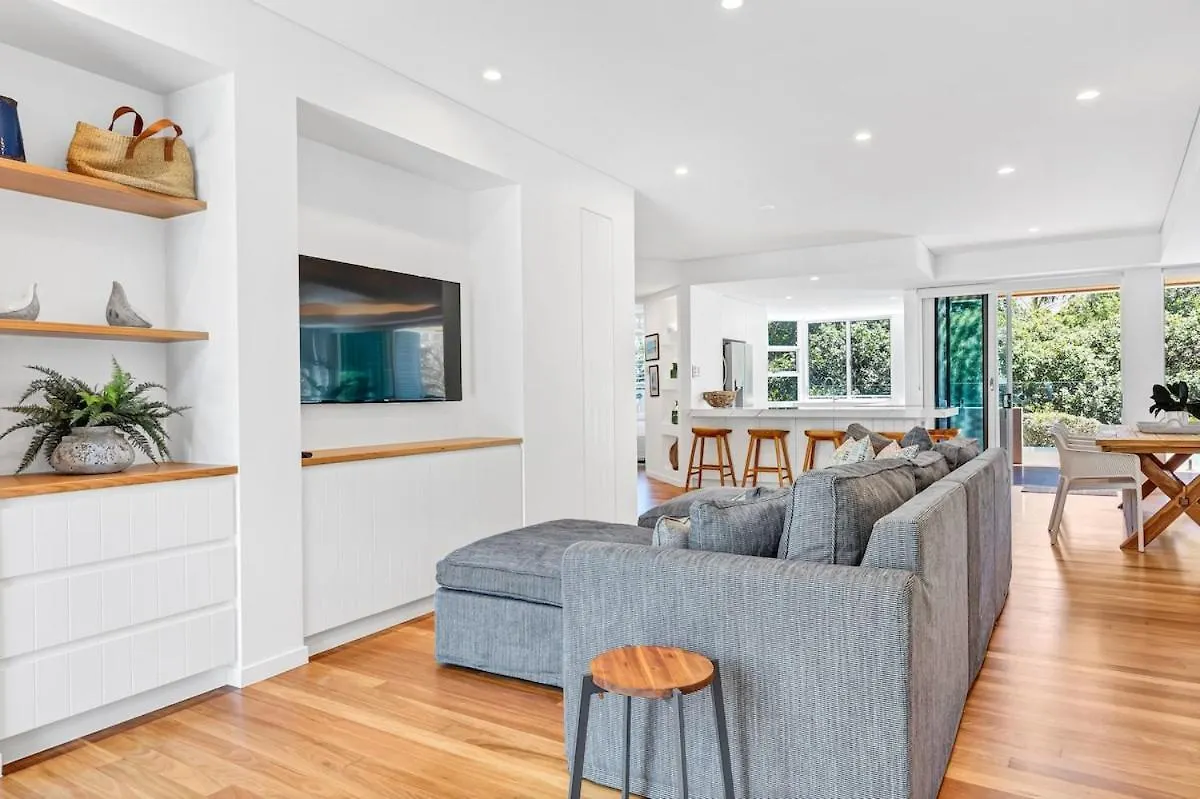 Beach01- Mooloolaba Beachfront Apartment With Private Pool