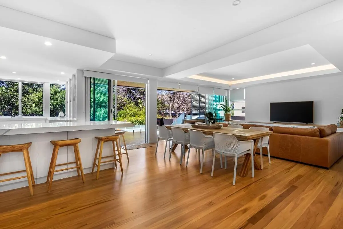 Beach01- Mooloolaba Beachfront Apartment With Private Pool location